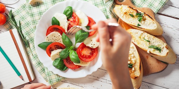 Kalorien von Mozzarella: Was steckt in der italienischen Käsekugel?