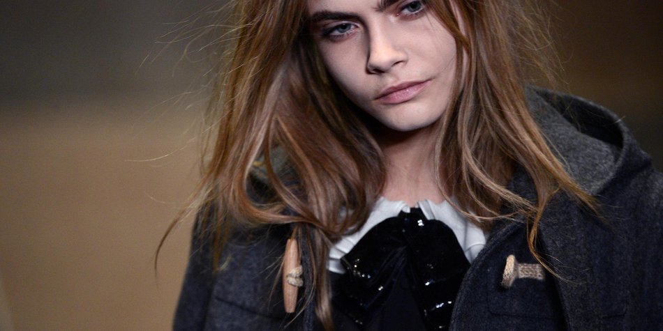 Cara Delevingne legt Striptease hin Cara Delevingne legt Striptease hin