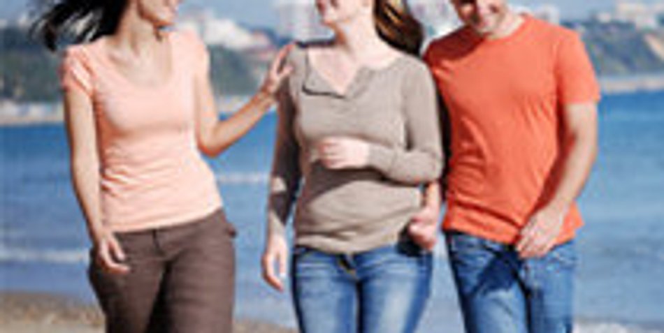 Date zu Dritt: beste Freundin trifft neuen Partner Date zu Dritt: beste Freundin trifft neuen Partner