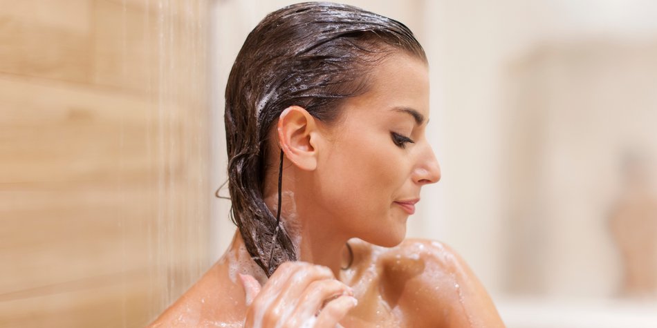 Haarpeeling: So pflegst du strapaziertes, gefärbtes Haar Haarpeeling: So pflegst du strapaziertes, gefärbtes Haar