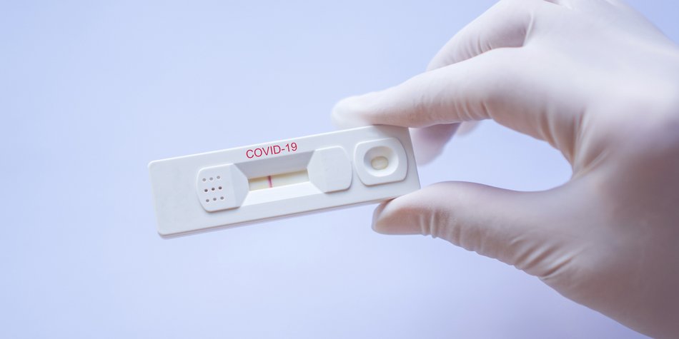 Erste Corona-Schnelltests für zuhause zugelassen: So wendest du sie an Erste Corona-Schnelltests für zuhause zugelassen: So wendest du sie an