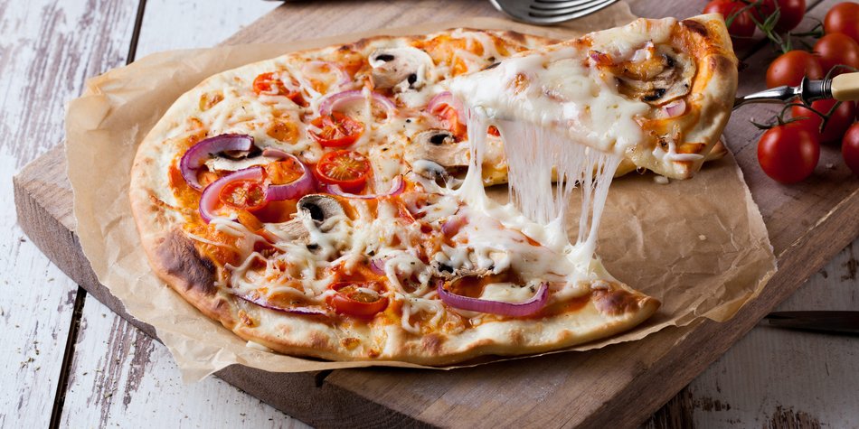 Pizza aufwärmen: So wird deine Pizza wieder knusprig Pizza aufwärmen: So wird deine Pizza wieder knusprig