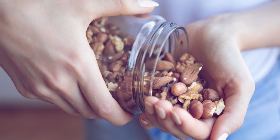 Vorsicht bei bitteren Nüssen: Warum du sie niemals essen solltest Vorsicht bei bitteren Nüssen: Warum du sie niemals essen solltest
