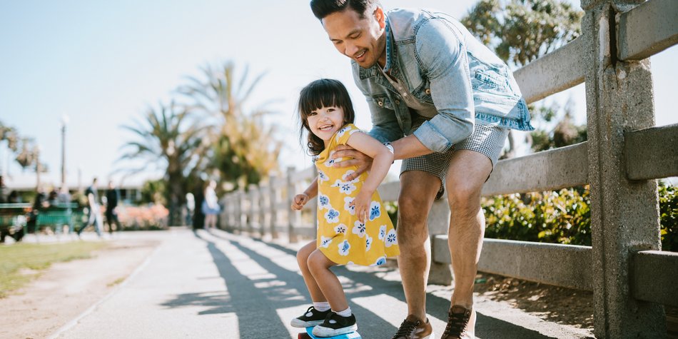 Alleinerziehender Vater: Herausforderungen & Tipps im Alltag mit Kind(ern) Alleinerziehender Vater: Herausforderungen & Tipps im Alltag mit Kind(ern)