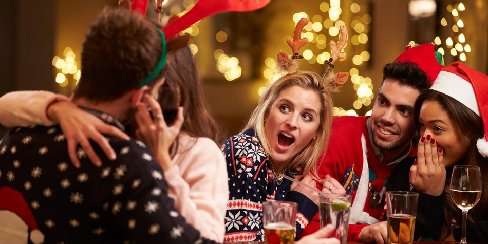 Firmen-Weihnachtsfeier: Ja zum Flirt, nein zum Sex Firmen-Weihnachtsfeier: Ja zum Flirt, nein zum Sex