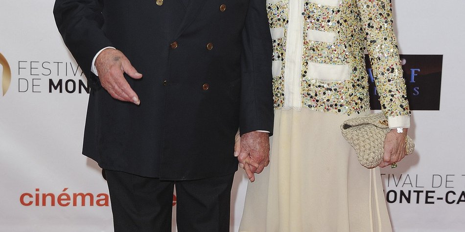 Roger Moore: Von Ex-Frauen verprügelt Roger Moore: Von Ex-Frauen verprügelt