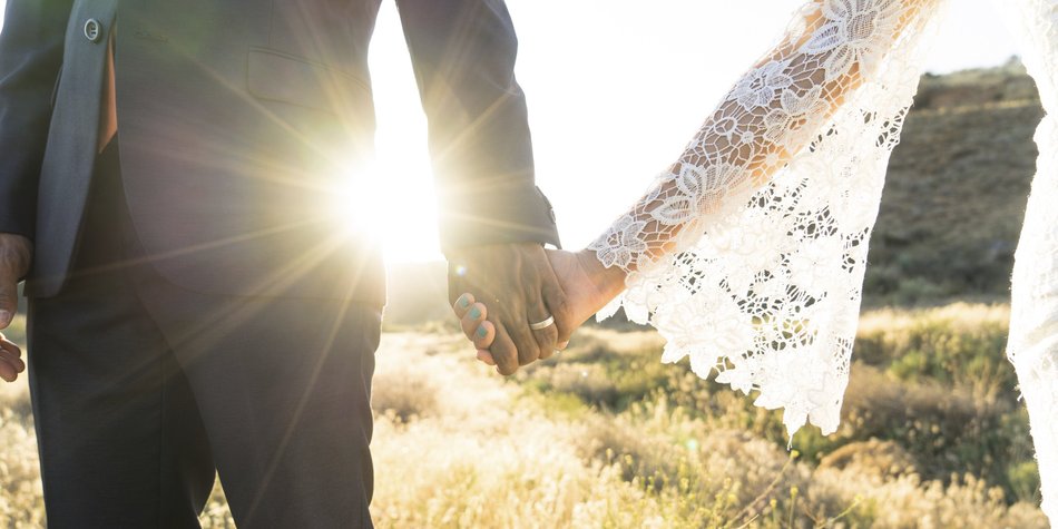 Paar heiratet auf der ganzen Welt Paar heiratet auf der ganzen Welt