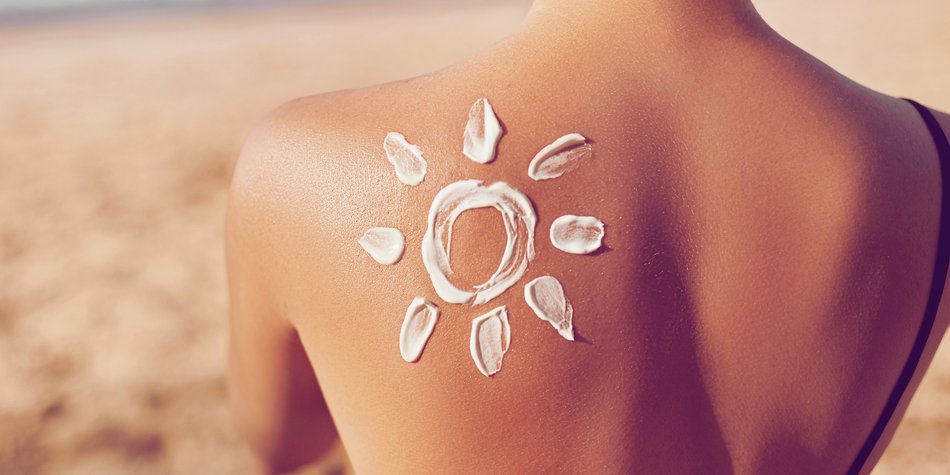 Vorsicht bei alter Sonnencreme: Es können sich krebserregende Stoffe bilden! Vorsicht bei alter Sonnencreme: Es können sich krebserregende Stoffe bilden!