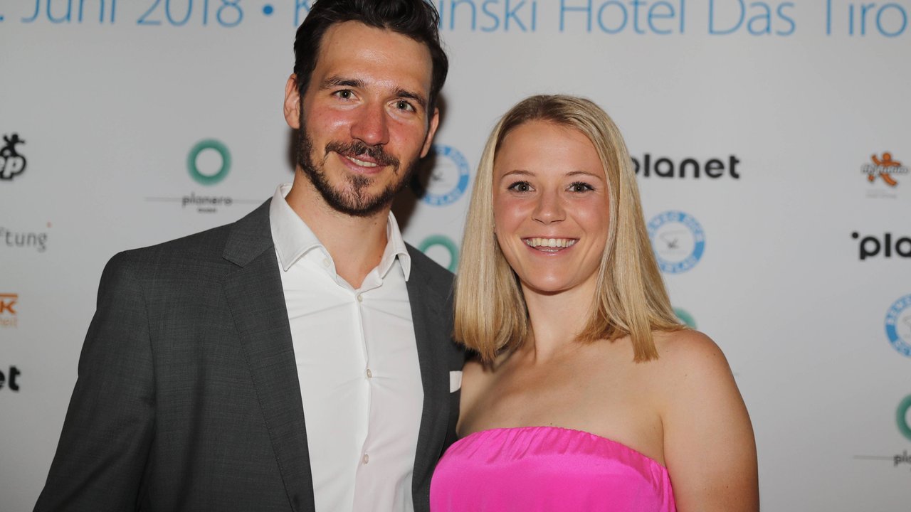Felix Neureuther mit seiner Ehefrau Miriam. Felix Neureuther mit seiner Ehefrau Miriam.