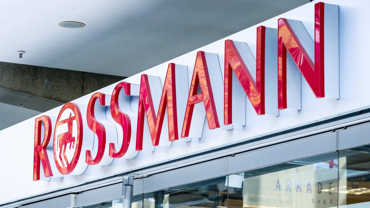 Bei Rossmann bekommst du eine effektive Haarkur zum Schnäppchenpreis.