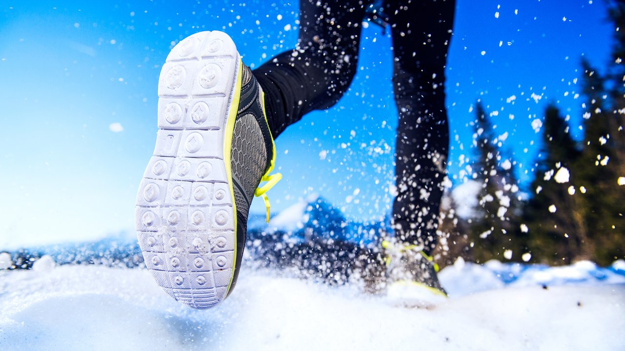 Bei Sport im Schnee kannst Du eine Menge Kalorien verbrennen