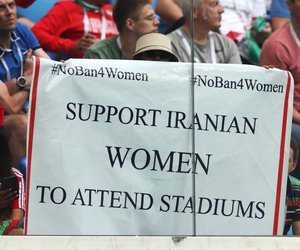 Frauen dürfen im Iran das erste Mal ins Fußballstadion