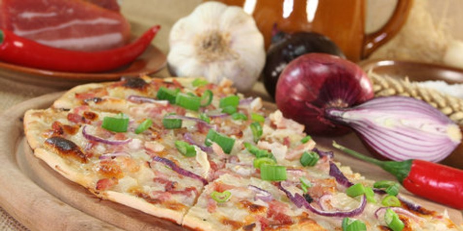 Flammkuchen mit Schinken Flammkuchen mit Schinken