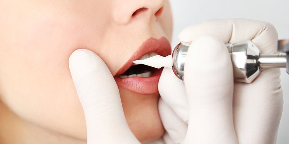 Lip Tattoos: Vollere Lippen ganz ohne Schönheits-Operation und Make-up? Lip Tattoos: Vollere Lippen ganz ohne Schönheits-Operation und Make-up?
