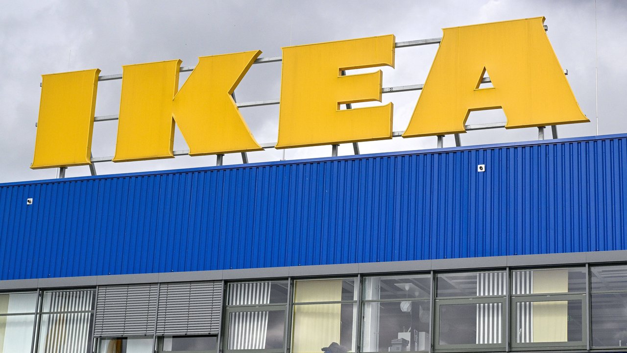 Eine beliebte TV-Bank kannst du bei Ikea ab sofort zum Schnäppchenpreis bekommen. 