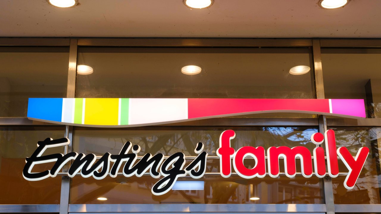 Mit den eleganten Sandalen von Ernsting's family hast du die perfekten Schuhe für die ersten warmen Tage. Mit den eleganten Sandalen von Ernsting's family hast du die perfekten Schuhe für die ersten warmen Tage.