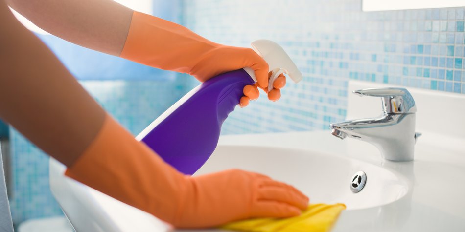 Waschbecken reinigen: Mit diesen drei Hausmitteln kein Problem Waschbecken reinigen: Mit diesen drei Hausmitteln kein Problem