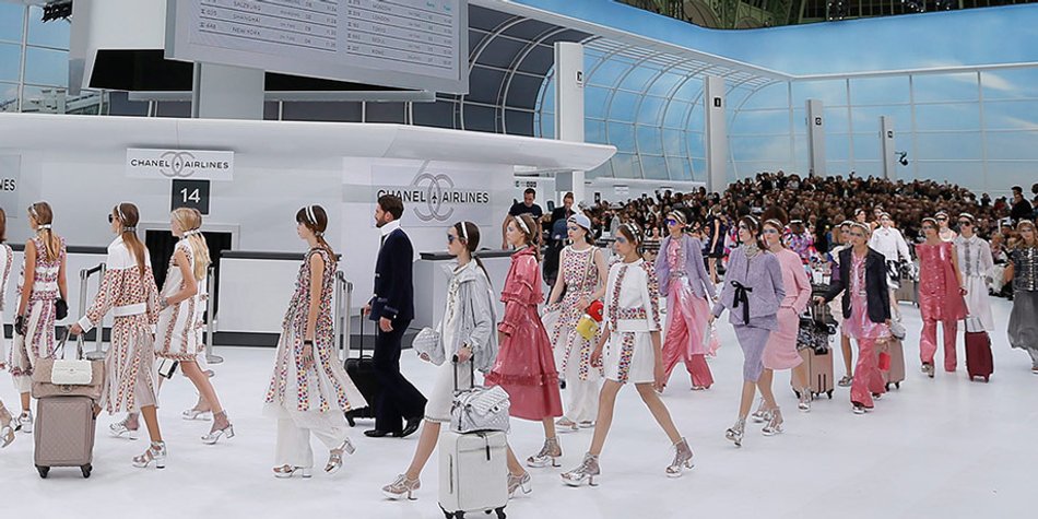 Check-in Chanel: Auf modischer Weltreise mit Chanel Airlines Check-in Chanel: Auf modischer Weltreise mit Chanel Airlines