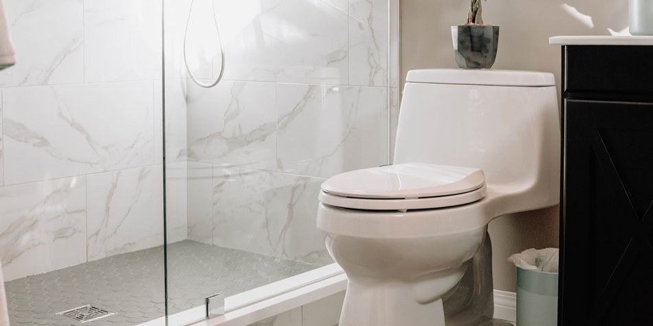 WC reinigen: Mit diesen Tipps geht's schnell & gründlich! WC reinigen: Mit diesen Tipps geht's schnell & gründlich!