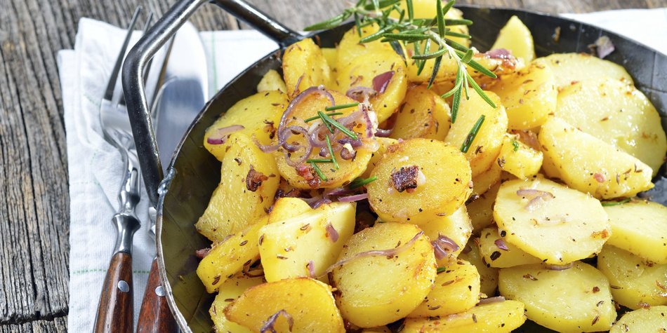 Bratkartoffeln – so viele Kalorien hat das herzhafte Pfannengericht Bratkartoffeln – so viele Kalorien hat das herzhafte Pfannengericht