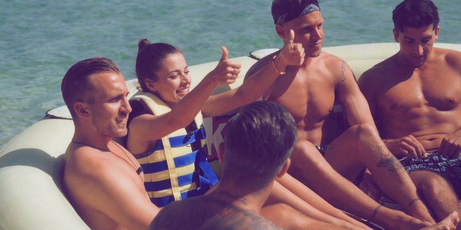1. Kuss bei „Die Bachelorette“: So etwas Peinliches gab's noch nie! 1. Kuss bei „Die Bachelorette“: So etwas Peinliches gab's noch nie!