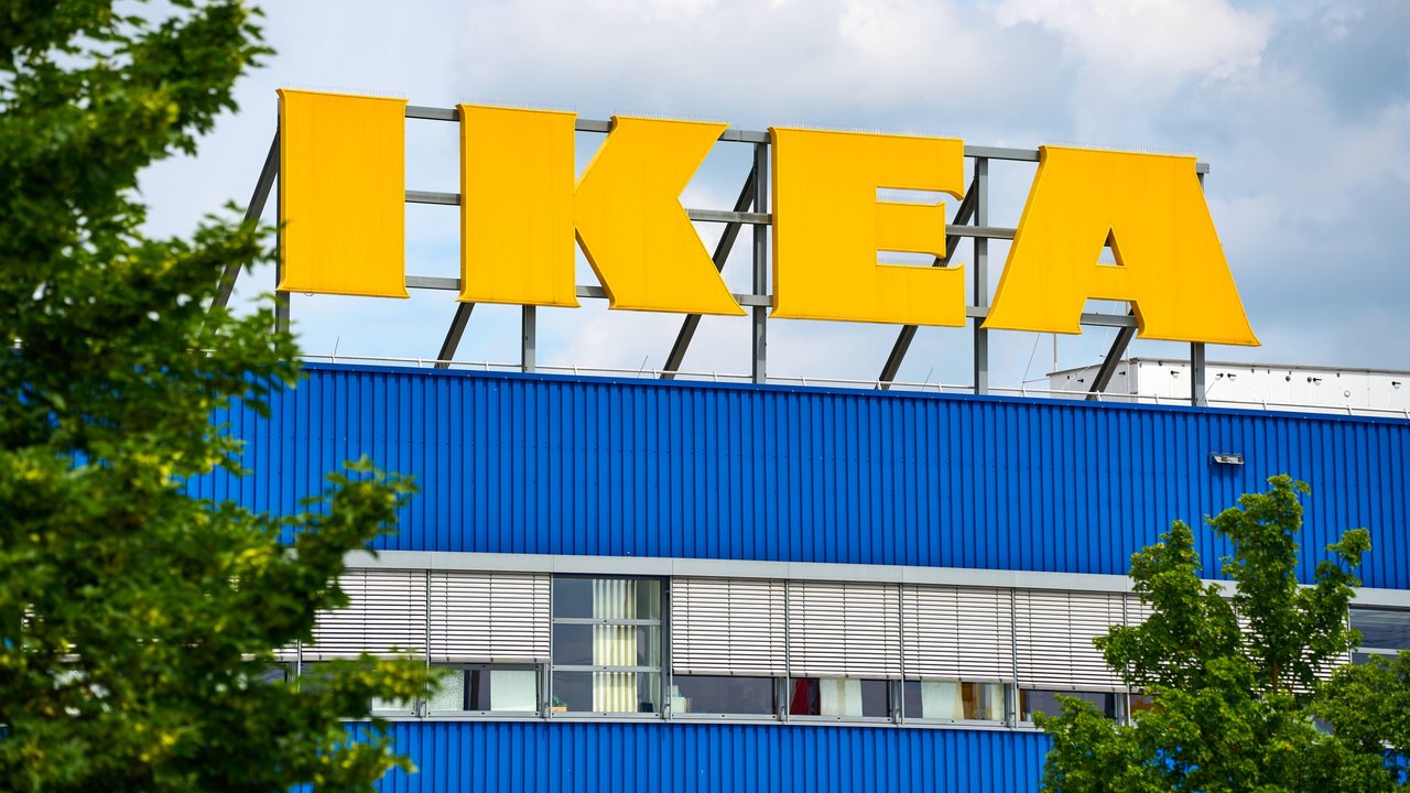 Die neue Tischleuchte von Ikea sorgt für atmosphärische Momente bei dir Zuhause. Die neue Tischleuchte von Ikea sorgt für atmosphärische Momente bei dir Zuhause.