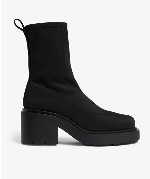 Knöchelhohe Boots in Schwarz Knöchelhohe Boots in Schwarz