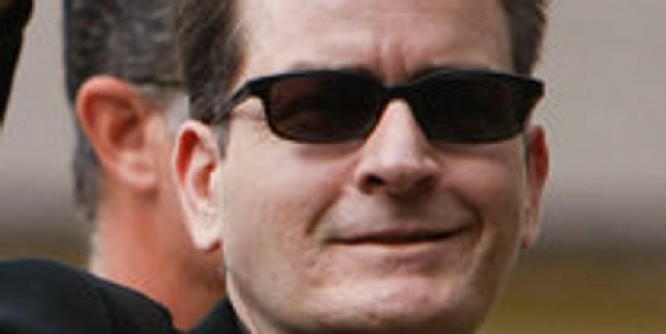 Charlie Sheen: Im Restaurant Kokain genommen? Charlie Sheen: Im Restaurant Kokain genommen?