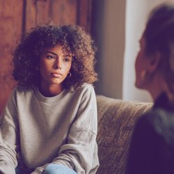 Bitte nie sagen: 5 Aussagen, die Frauen nach einer Fehlgeburt tief verletzen