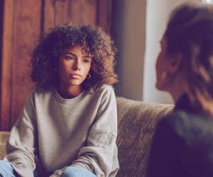 Bitte nie sagen: 5 Aussagen, die Frauen nach einer Fehlgeburt tief verletzen