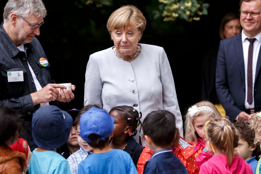 Angela Merkel: Die lustigsten Bilder aus 16 Jahren Kanzlerschaft!