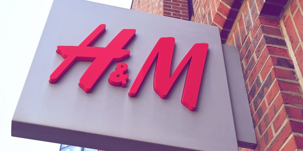 Mega-Hype 2024: Modeprofis tragen jetzt drapierte Kleider von H&M!