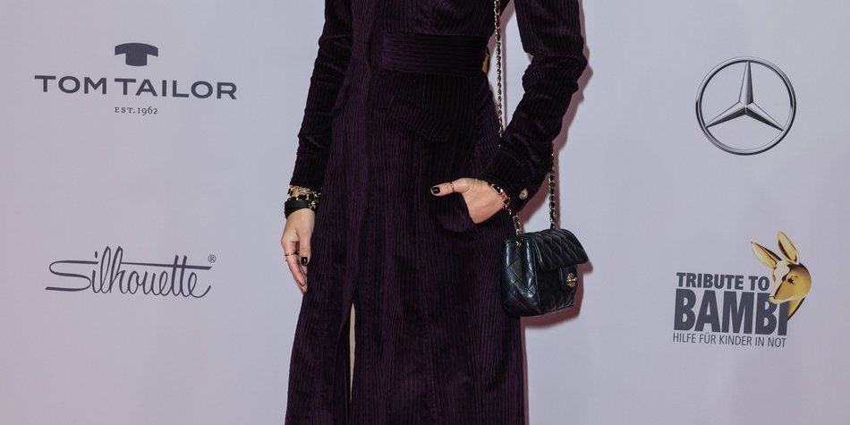 Bonnie Strange perfektioniert den Goth-Look Bonnie Strange perfektioniert den Goth-Look