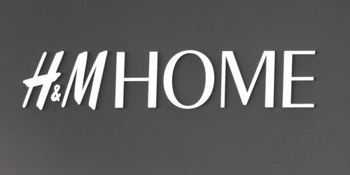 Diese Steingutvase von H&M Home ist ein Deko-Must-have