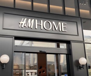 Romantische Atmosphäre: Diese Kerze von H&M Home sorgt für blumigen Duft
