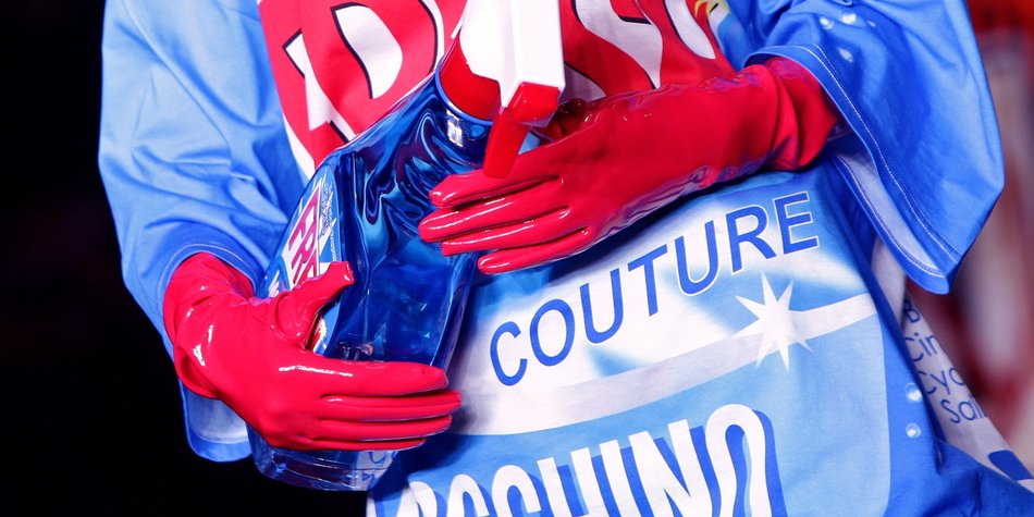 Moschino Parfum im Glasreiniger-Flakon Moschino Parfum im Glasreiniger-Flakon