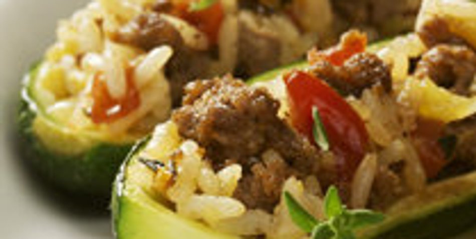 Zucchini-Schiffchen mit Hack Zucchini-Schiffchen mit Hack