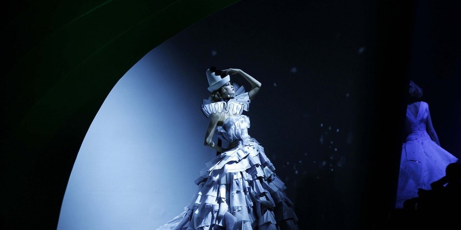 Dior Couture: 239 Seiten voller Haute Couture Dior Couture: 239 Seiten voller Haute Couture