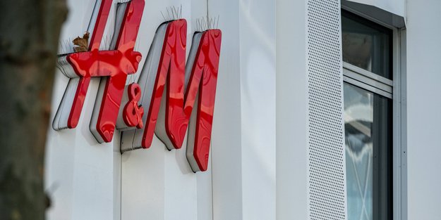 Ein Must-Have für Designliebhaber: Die exklusive Wandleuchte aus Metall von H&M