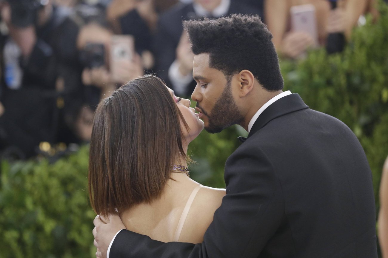 The Weeknds Freundin: Ex-Freundin Selena Gomez The Weeknds Freundin: Ex-Freundin Selena Gomez