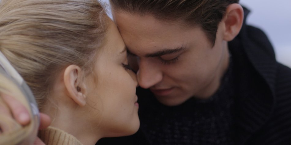 „After Love“: Hero Fiennes Tiffin über Tattoos & Josephine Langford „After Love“: Hero Fiennes Tiffin über Tattoos & Josephine Langford