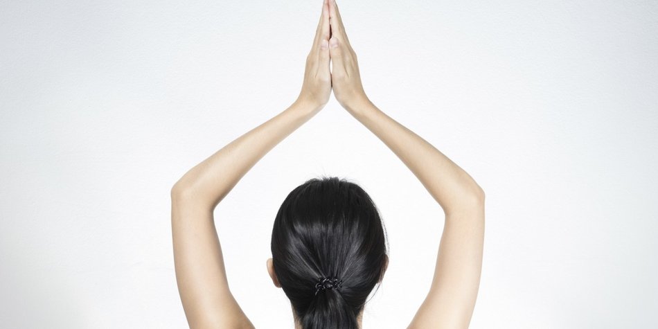 Nackt-Yoga für den freien Energiefluss Nackt-Yoga für den freien Energiefluss