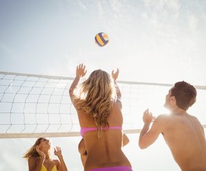 Kalorienverbrauch beim Beachvolleyball – Soviel verbrennst du am Strand