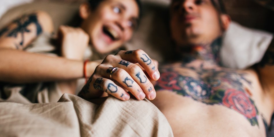 Menschen mit Tattoos stehen auf härteren Sex Menschen mit Tattoos stehen auf härteren Sex