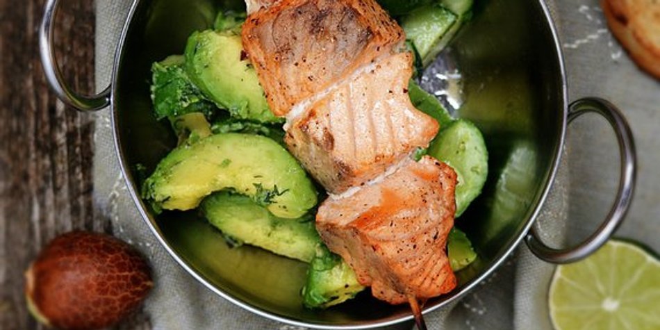Leicht und Schnell: Würzfisch mit Gurkensalat Leicht und Schnell: Würzfisch mit Gurkensalat