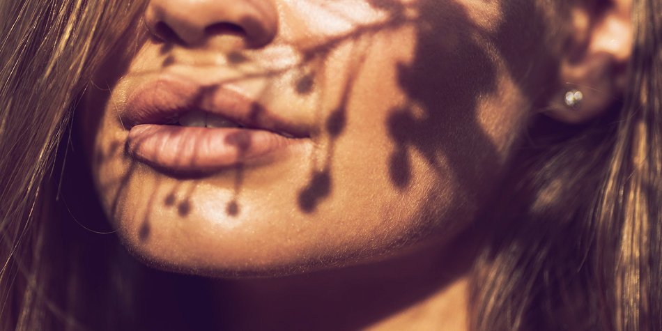 Selbstbräuner statt Lipliner: Was steckt hinter dem TikTok-Trend? Selbstbräuner statt Lipliner: Was steckt hinter dem TikTok-Trend?