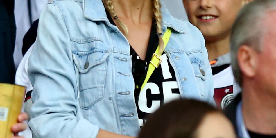 Lena Gercke besucht Kinder in brasilianischer Favela Lena Gercke besucht Kinder in brasilianischer Favela