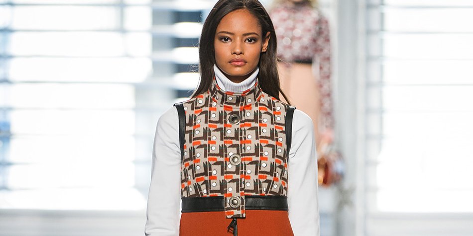 Trend-Kombination 2015: So stylen Sie Rollkragenpullover unter einem Kleid Trend-Kombination 2015: So stylen Sie Rollkragenpullover unter einem Kleid