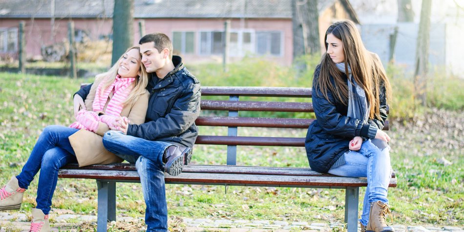So überwindest du deine Eifersucht auf seine Ex So überwindest du deine Eifersucht auf seine Ex