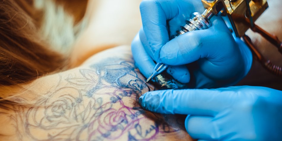 Wegen Tattoo-Fail: Mutter ändert Namen ihres Sohnes Wegen Tattoo-Fail: Mutter ändert Namen ihres Sohnes